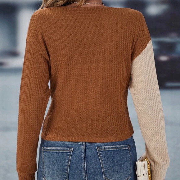 Waffle Knit lightweight Surplice Color Block top - Picture 3 of 3